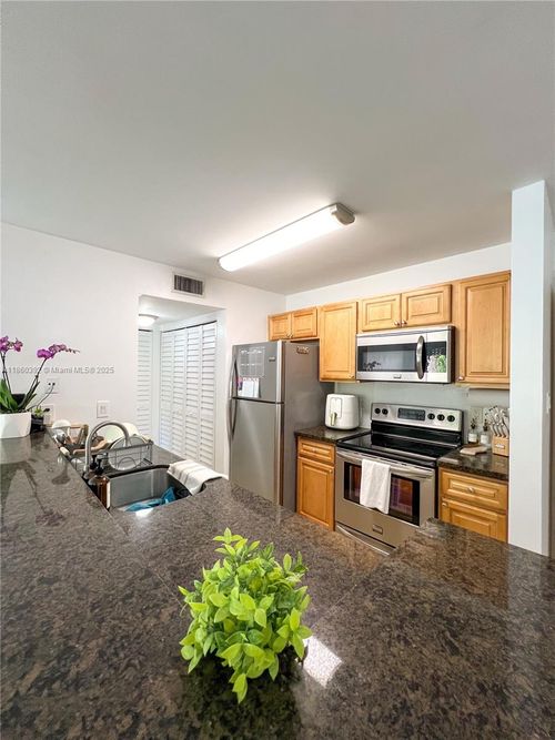 apt-203-15821 Sw 104th Ter, Miami, FL, 33196-3690 | Card Image