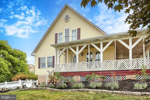 3 Hitching Post Cir, Thomasville, PA, 17364-9676 | Card Image