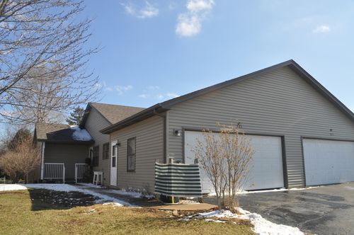 521 S Railroad St, Montgomery, IL, 60538-1427 | Card Image