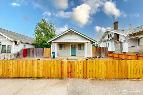 521 S Main St, Milton-Freewater, OR, 97862-1017 | Card Image