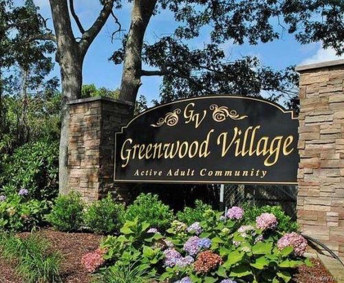 16 Village Cir E, Manorville, NY, 11949-9569 | Card Image
