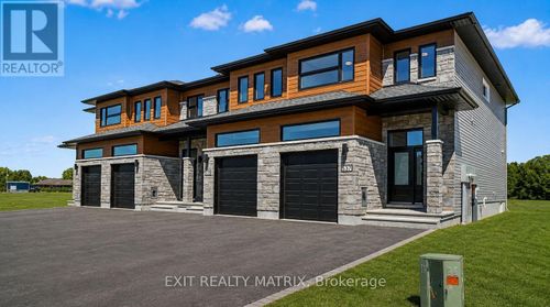 537 Regina St, Embrun, ON, K0A1W0 | Card Image