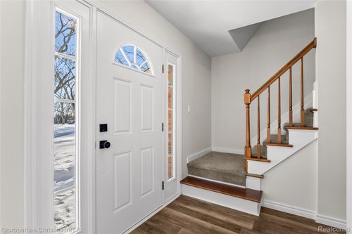 3715 Ledge Dr, Troy, MI, 48084-1137 | Card Image