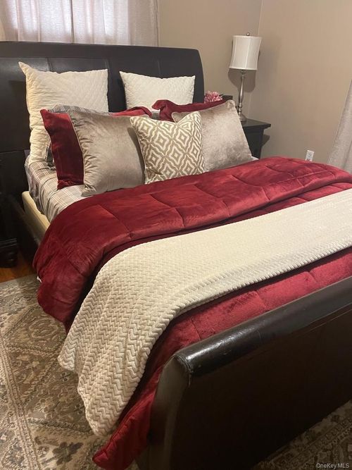 12 Garland Lane, North Hempstead, NY, 11590 | Card Image