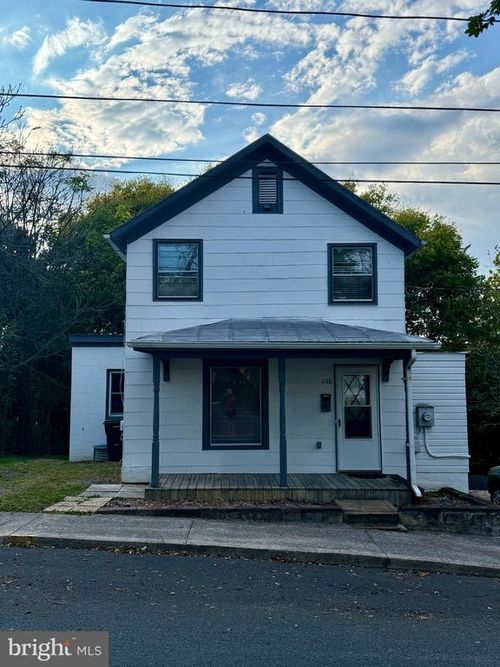 132 Sharpe St, STRASBURG, VA, 22657-2203 | Card Image