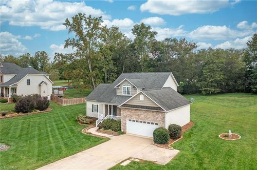 117 Chandler Dr, Mocksville, NC, 27028-4353 | Card Image