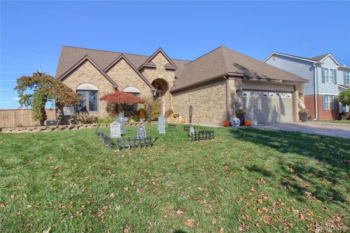 26630 Coachlight St, Woodhaven, MI, 48183-4391 | Card Image