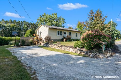 44 E 68th St, Newaygo, MI, 49337-7801 | Card Image