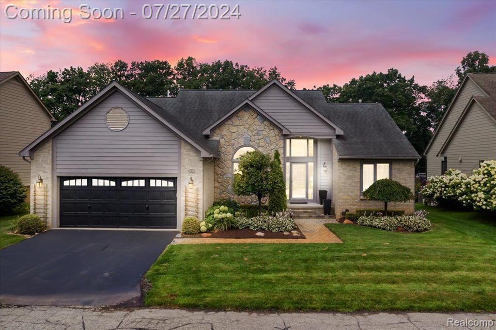 Horseshoe Cir, Milford, MI 48381