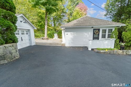 215-215 Mamanasco Rd, Ridgefield, CT, 06877-1721 | Card Image