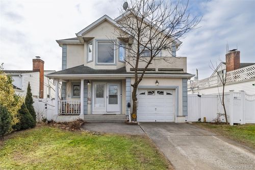 458 E Pine St, Long Beach, NY, 11561-2321 | Card Image