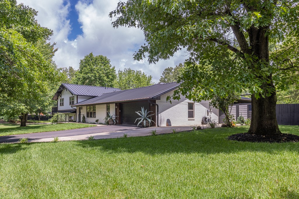 J St, Rogers, AR 72758