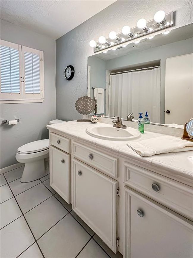 Secondary restroom | Image 23