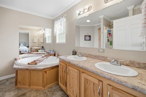 12 Tarah Way, Fremont, NH, 03044-3249 | Card Image