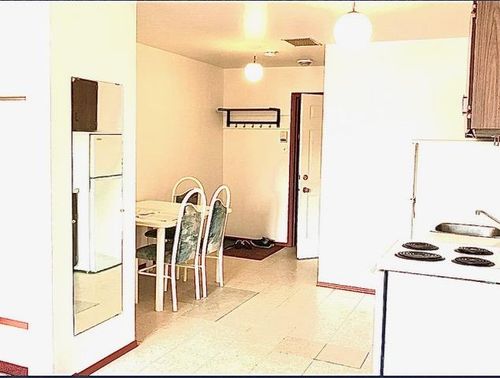 10809 95 St Nw, Edmonton, AB, T5H2E2 | Card Image