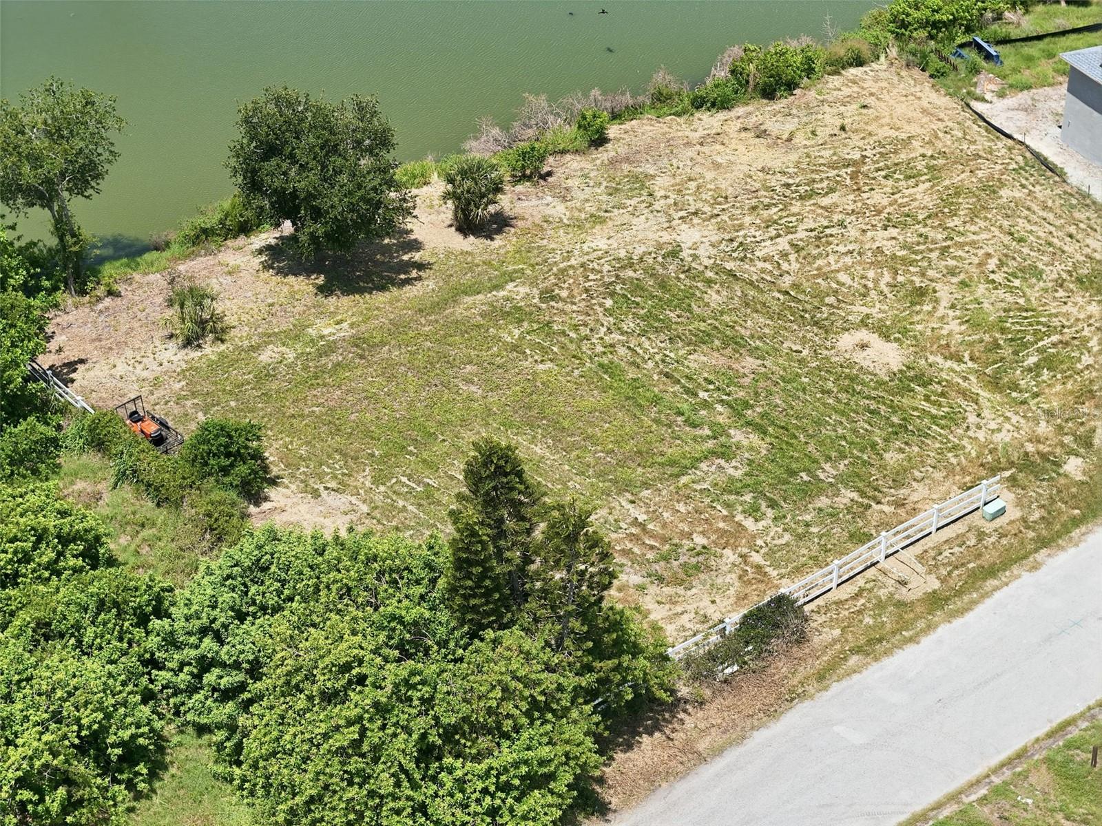 Land in HOLIDAY 5