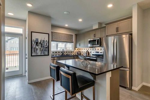 17 Huxland Close Ne, Calgary, AB, T2A5Z9 | Card Image