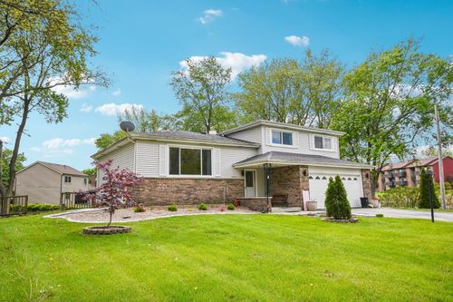 30W383 Bruce Ln, Naperville, IL, 60563-1852 | Card Image