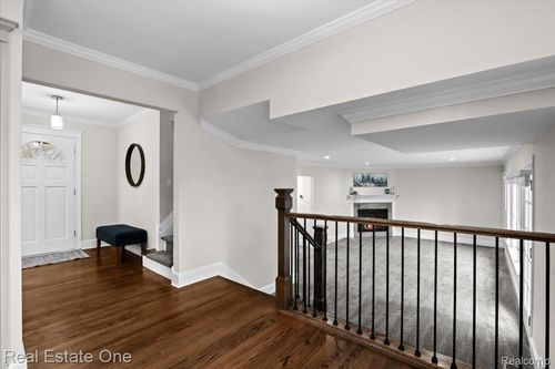 5611 Priory Ln, Bloomfield Hills, MI, 48301-1119 | Card Image