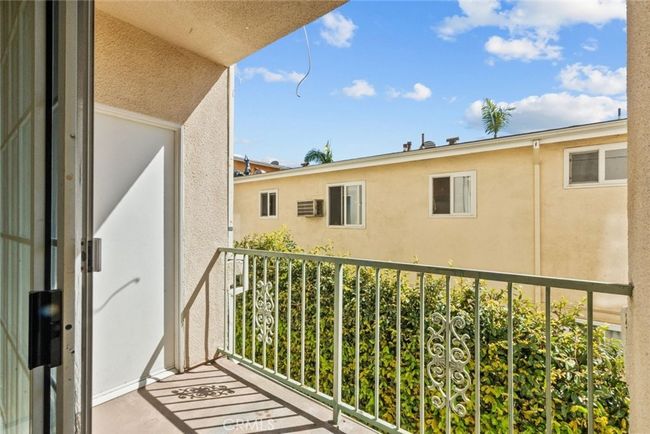 102 - 4348 Mammoth Ave, Condo with 2 bedrooms, 3 bathrooms and null parking in Sherman Oaks CA | Image 13