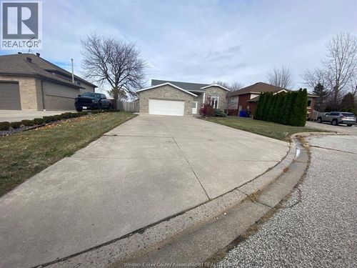 1446 Heritage Garden Cres, Belle River, ON, N8L0R2 | Card Image