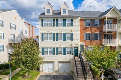 56 Marrow St, Newark, NJ, 07103-3138 | Card Image