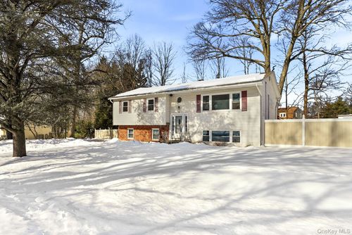 4 Laura Dr, Airmont, NY, 10952-3402 | Card Image