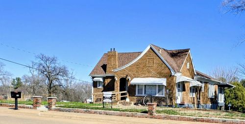 740 N Walnut St, Medicine Lodge, KS, 67104-1019 | Card Image