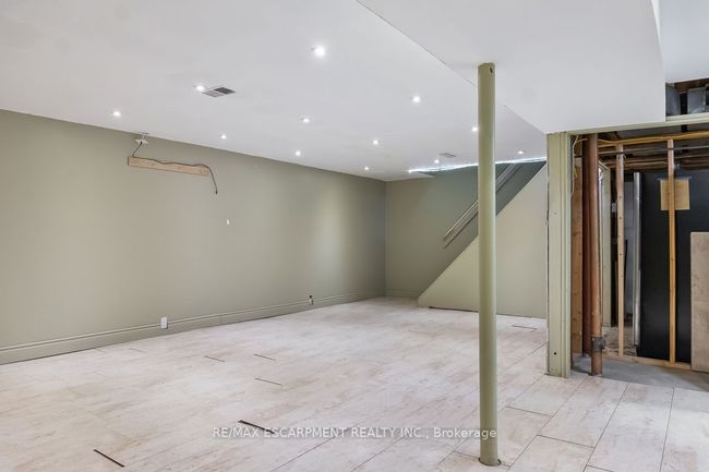 1 Dunbarton Cres, House other with 4 bedrooms, 3 bathrooms and 4 parking in Brampton ON | Image 33