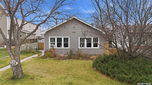 240 4th Avenue Ne, Swift Current, SK, S9H2J5 | Card Image