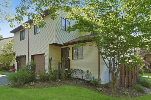 2 Dylan Ct, Nanuet, NY, 10954-3818 | Card Image