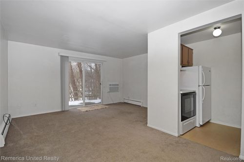 unit-58-31831 Grand River Ave, Farmington, MI, 48336-4147 | Card Image