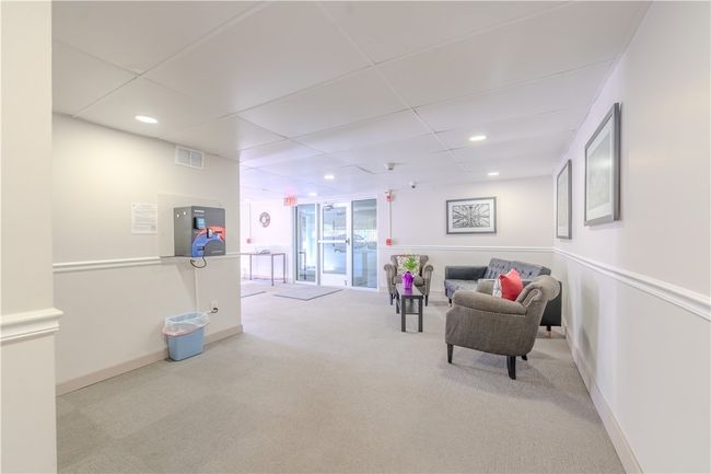 Front lobby | Image 5