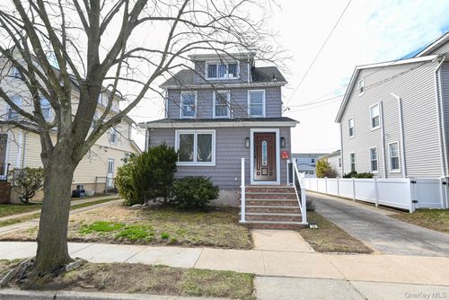 29 Everett St, Lynbrook, NY, 11563-3230 | Card Image