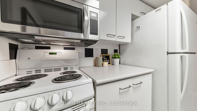 711 - 38 Elm St, Condo with 2 bedrooms, 2 bathrooms and null parking in Toronto ON | Image 9