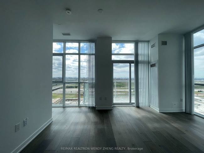 2102 - 38 Honeycrisp Cres, Condo with 2 bedrooms, 1 bathrooms and null parking in Concord ON | Image 7