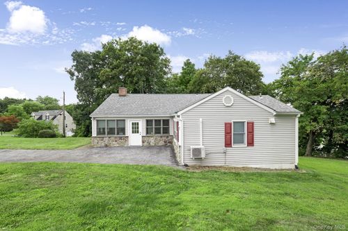 11 Mountain View Rd, Poughkeepsie, NY, 12603-2005 | Card Image