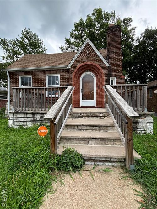 5640 Hiller Pl, Saint Louis, MO, 63136-4914 | Card Image