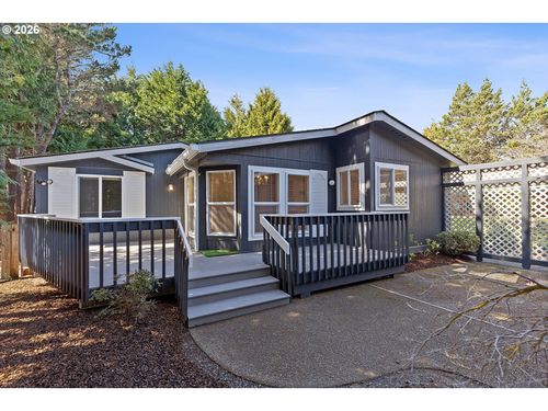 395 Seagrove Loop, Lincoln City, OR, 97367-5307 | Card Image
