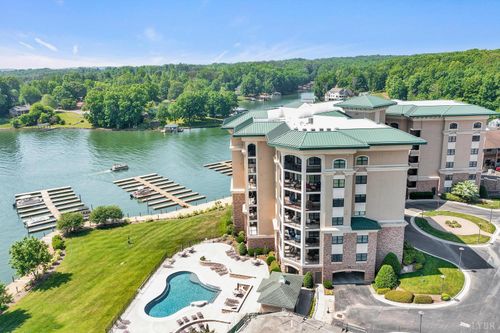 unit-401-100 Bridgewater Pointe Pl, Moneta, VA, 24121-6456 | Card Image