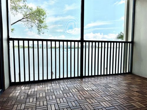 apt-205-117 Lake Emerald Dr, Oakland Park, FL, 33309-6268 | Card Image
