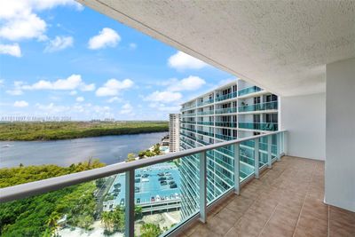 2020 - 100 Bayview Dr, Condo with 1 bedrooms, 1 bathrooms and null parking in Sunny Isles Beach FL | Image 2