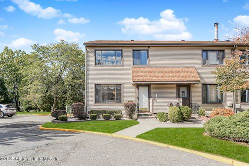 97 Bower Ct, Staten Island, NY, 10309-1634 | Card Image