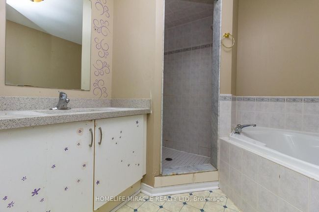 6 Sinclair Crt, Condo with 3 bedrooms, 3 bathrooms and 1 parking in Brampton ON | Image 27