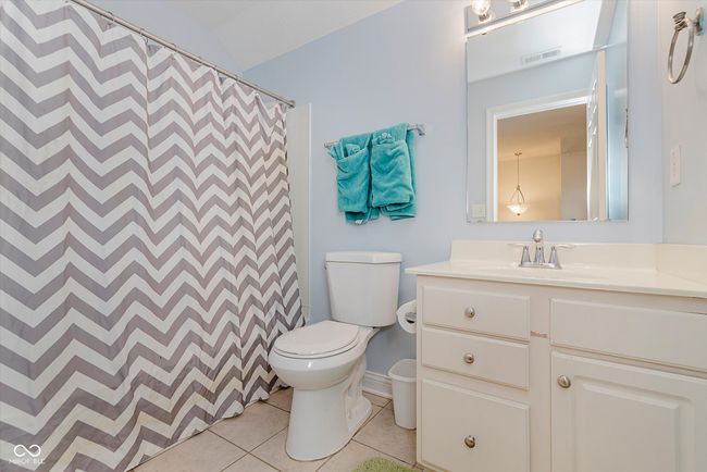 Upper Level Bathroom | Image 29