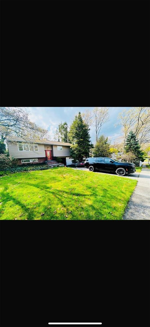 18 Greenwich Rd, Smithtown, NY, 11787-2400 | Card Image