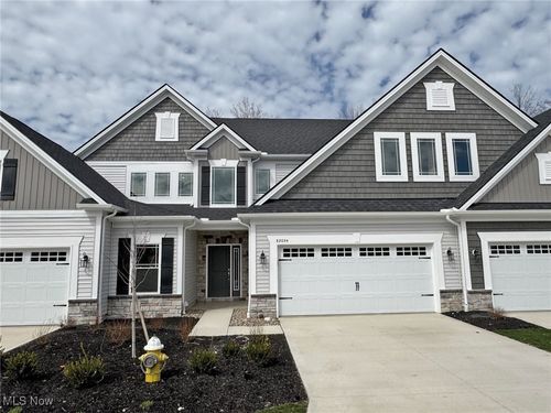 l-2-32054 Tuscan Ln, Avon Lake, OH, 44012-1985 | Card Image