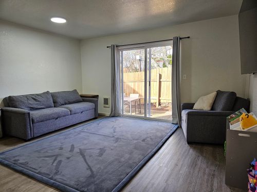 2240 Maplewood Dr S, Salem, OR, 97306-2319 | Card Image