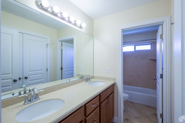 Main hall bath with double vanity | Image 28