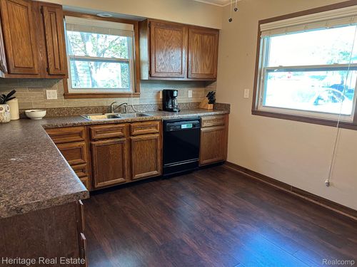 27399 Brettonwoods St, Madison Heights, MI, 48071-3209 | Card Image